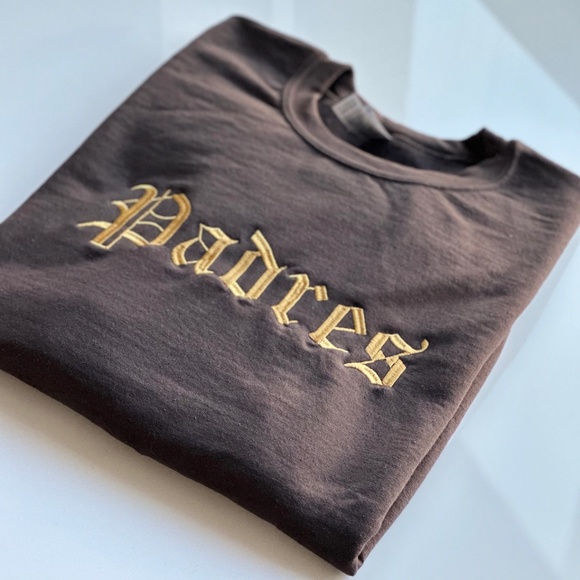 San Diego Padres Old English Crewneck Sweatshirt S-2XL - Picture 1 of 3